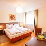 ホテル Landgasthof Sonne Roettingen 3*